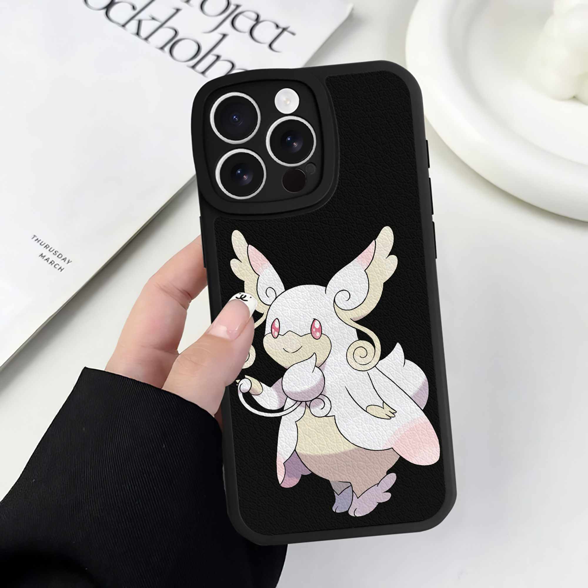 （画像用） ポケットモンスター Pokémon 【iPhone 16シリーズ対応】シリコンスマホケース（レザー調） 材質：シリコン